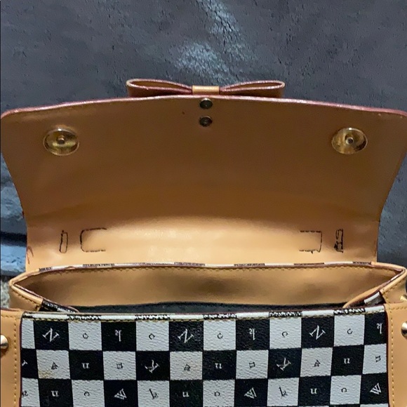 ❌SOLD ❌ CNKW handbag (real leather) - Picture 5 of 9